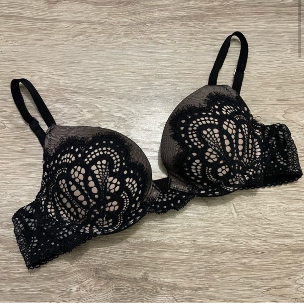 Victoria's Secret 32A Black Lace Dream Angels Push Up Padded Underwire Bra